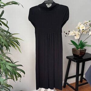 American Rag Size M  Short Sleeve Black Soft Smooth Lightweight Sweater Dress